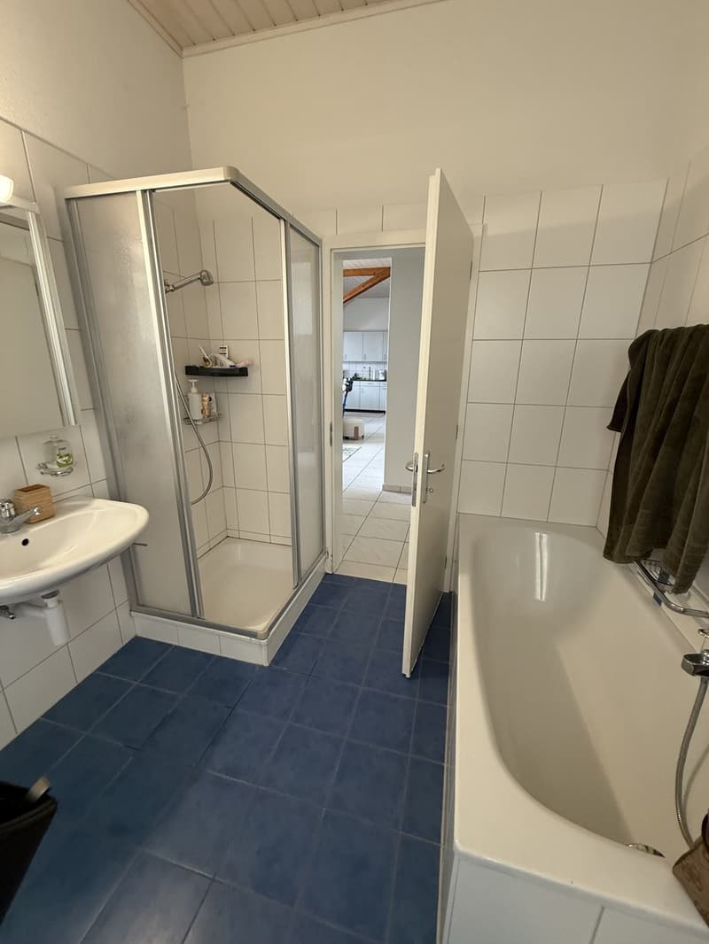 Grosse 3.5 Zimmerwohnung in Oberschrot . (4)