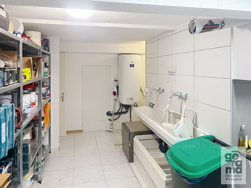 Superbe surface commerciale d'env. 115 m2 (2)