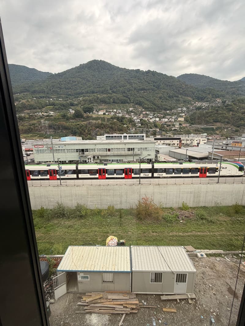 Train Station (Dietro)