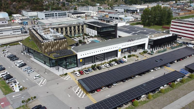 Negozio al piano terra 150 m² (2)