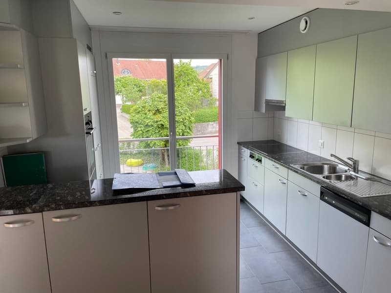 Grosszügige 5.5-Zimmer-Wohnung mit Terrasse im idyllischen Dättwil (3)