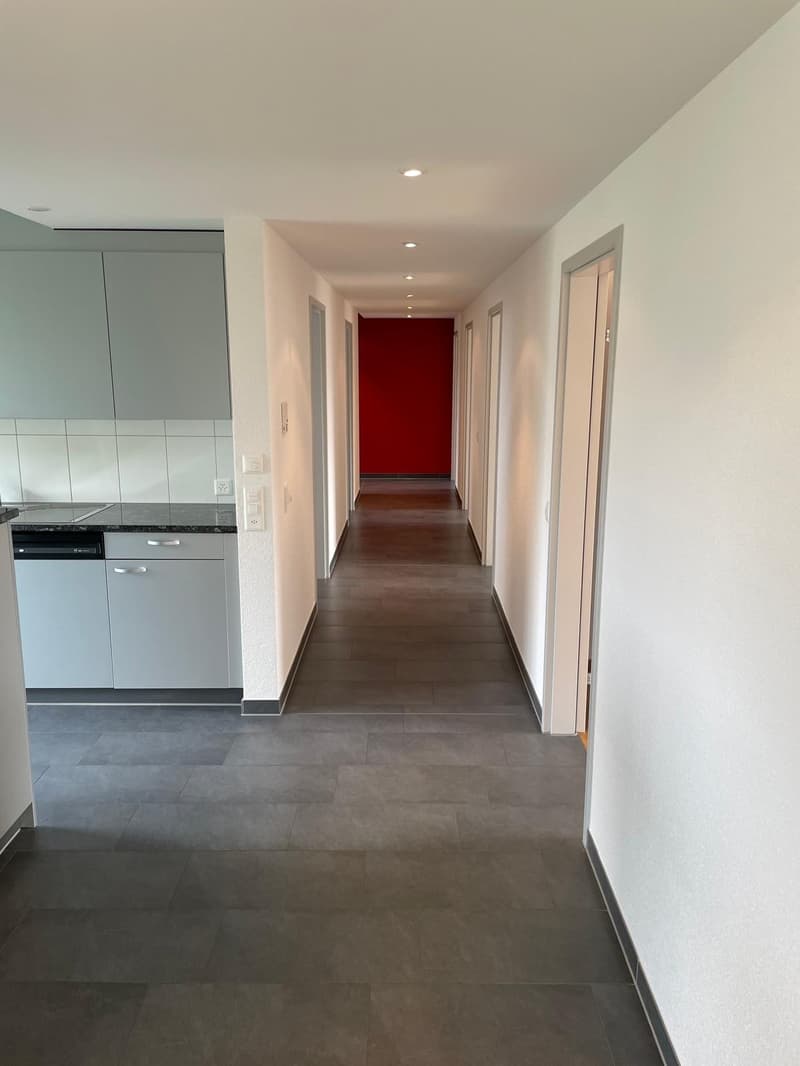 Grosszügige 5.5-Zimmer-Wohnung mit Terrasse im idyllischen Dättwil (4)
