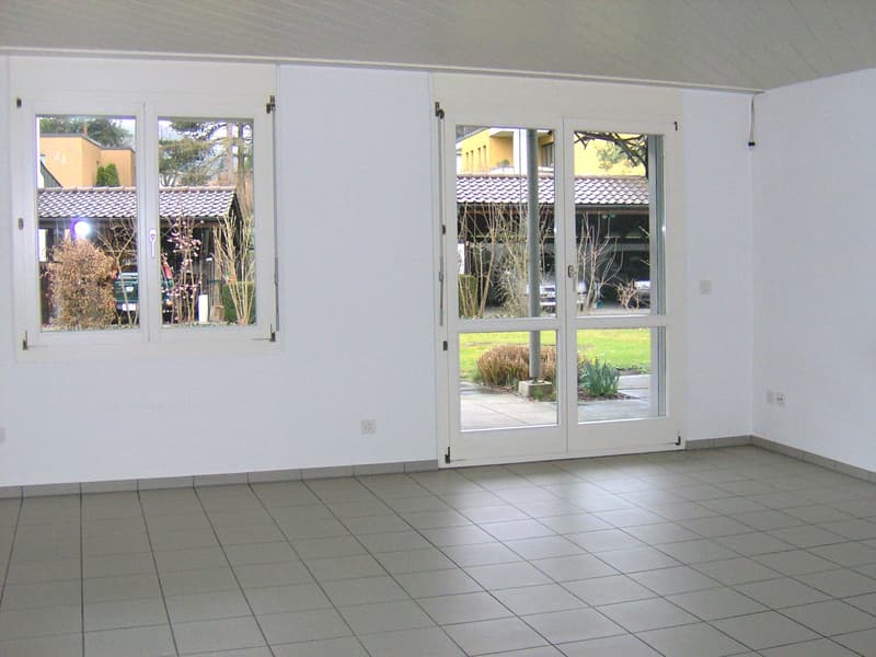 Helle 4.5-Zimmer-Wohnung im Erdgeschoss in Würenlos (2)