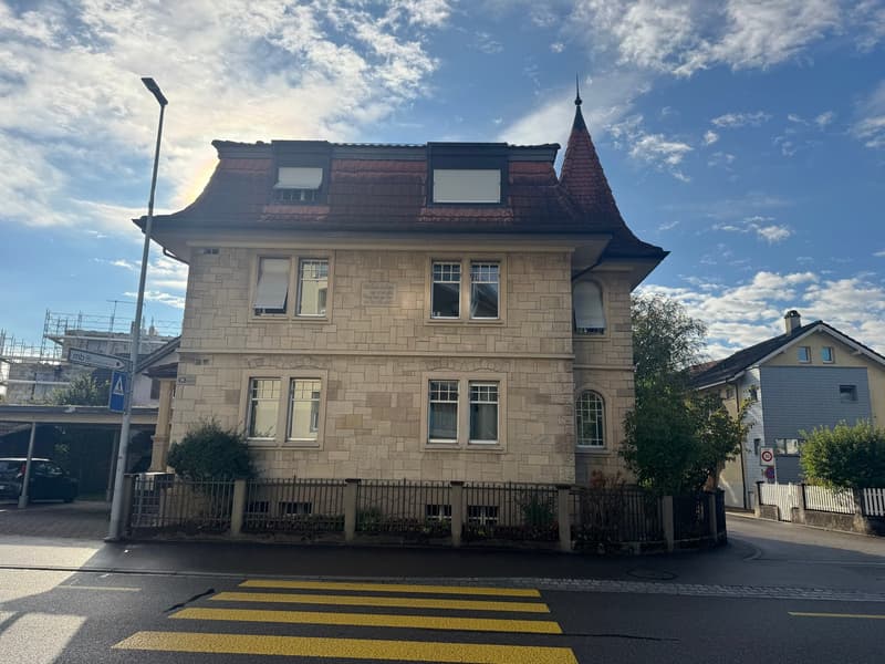 Charmante 3-Zimmer-Dachgeschosswohnung an der Bahnhofstrasse in Wettingen (1)