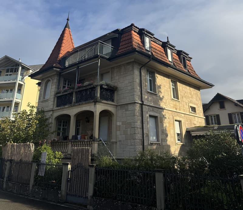 Charmante 3-Zimmer-Dachgeschosswohnung an der Bahnhofstrasse in Wettingen (2)