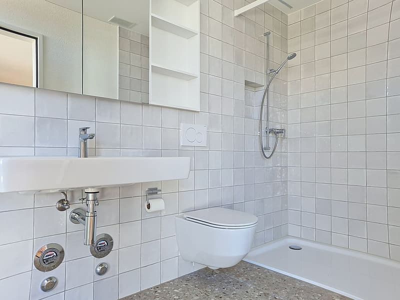 Badezimmer mit Dusche