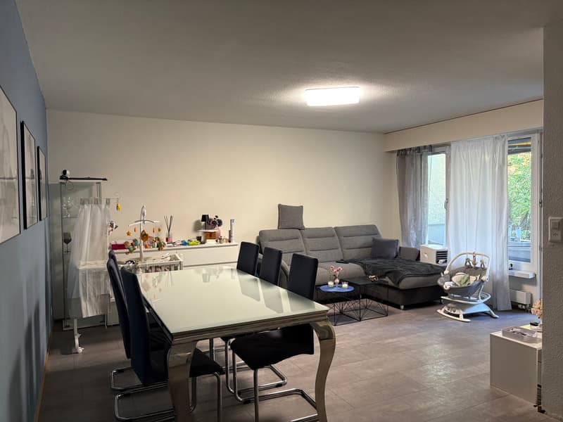 Wohnzimmer (mit mieterseitigen Boden)