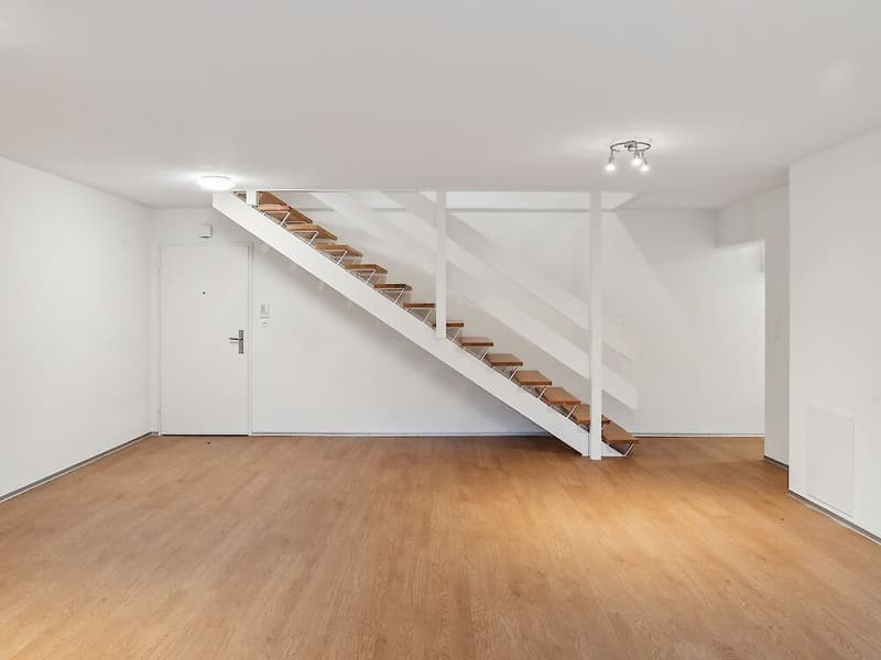 Grosse 6.5 Zimmerwohnung duplex zu vermieten in Freiburg (2)