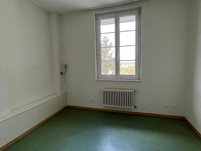 Grosse 5.5-Zimmerwohnung in Montet (9)