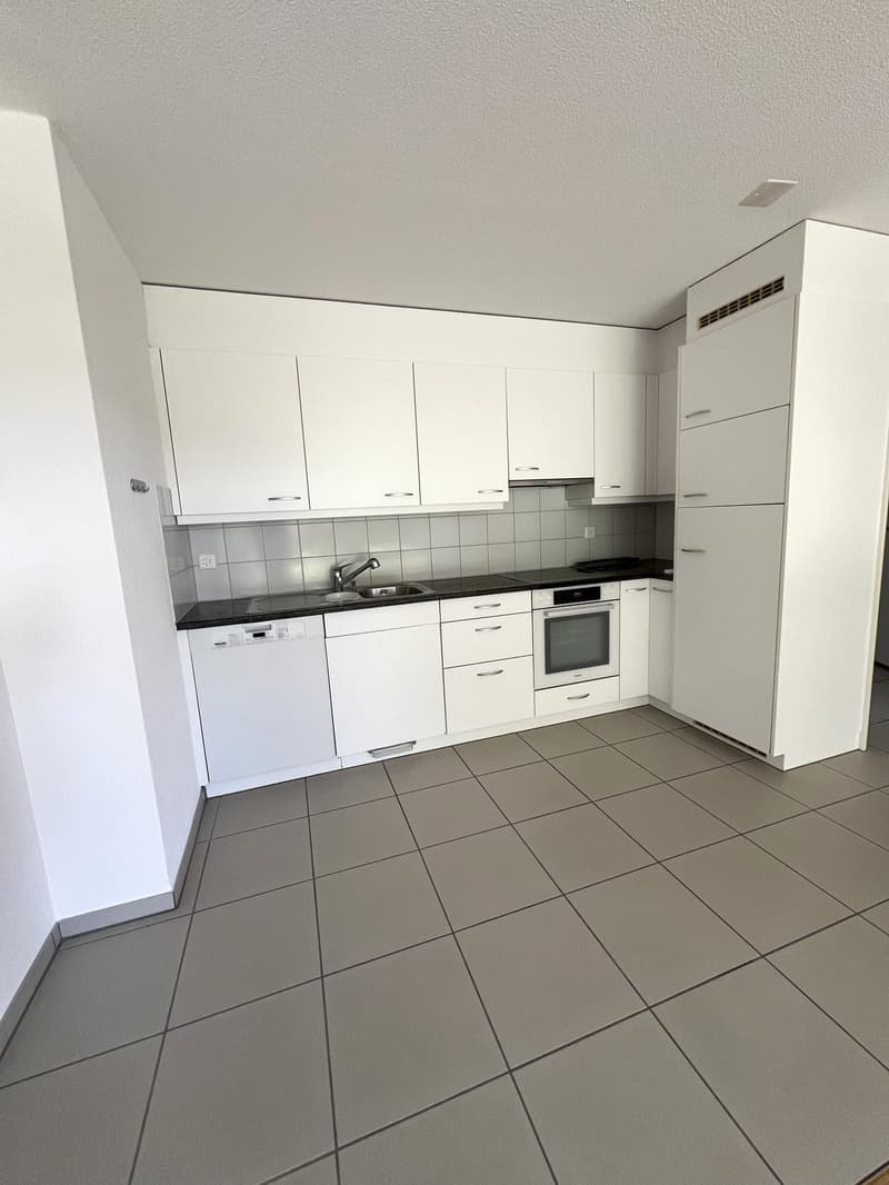 Helle 2.5-Zimmer-Sitzplatzwohnung an zentraler Lage (3)