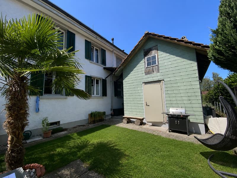 Freistehendes Zweifamilienhaus mit grosszügigem Garten und sonniger Dachterrasse (9)