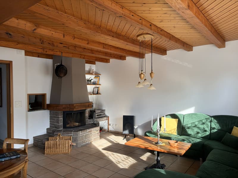 Charmantes 5.5-Zimmer-Einfamilienhaus mit Cheminée und Garage (2)