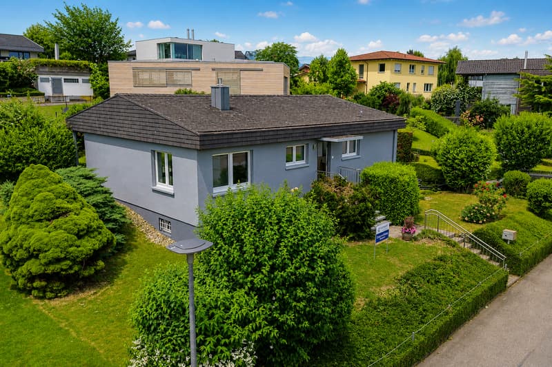 Umfassend saniertes Einfamilienhaus mit Gartenidylle und Seenähe (2)
