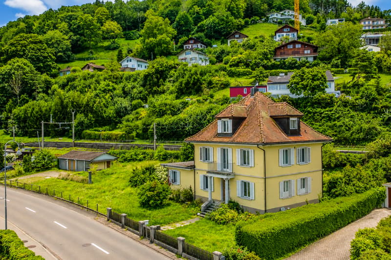 Baubewilligtes Projekt für drei Einfamilienhäuser, Seesicht inklusive (2)