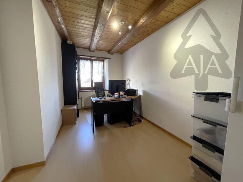 St-Aubin-Sauges, spacieux appartement de 4,5 pièces (121 m2) avec jardin privatif (53 m2), garage (12)