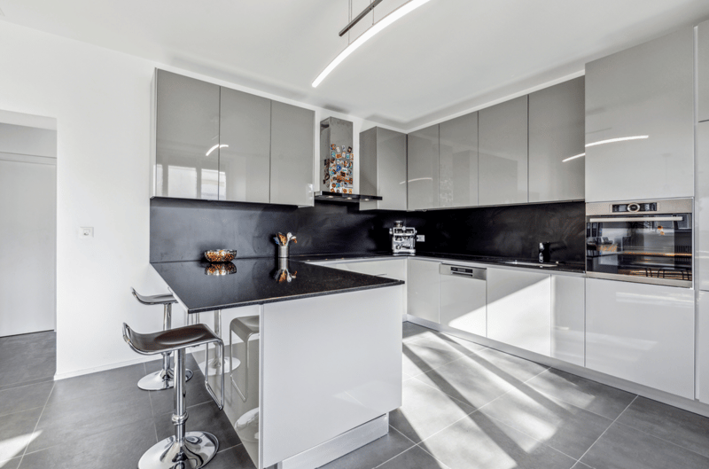 La Chaux-de-Fonds, spacieux appartement de 3,5 pièces (105 m2) avec place de parc extérieure (3)