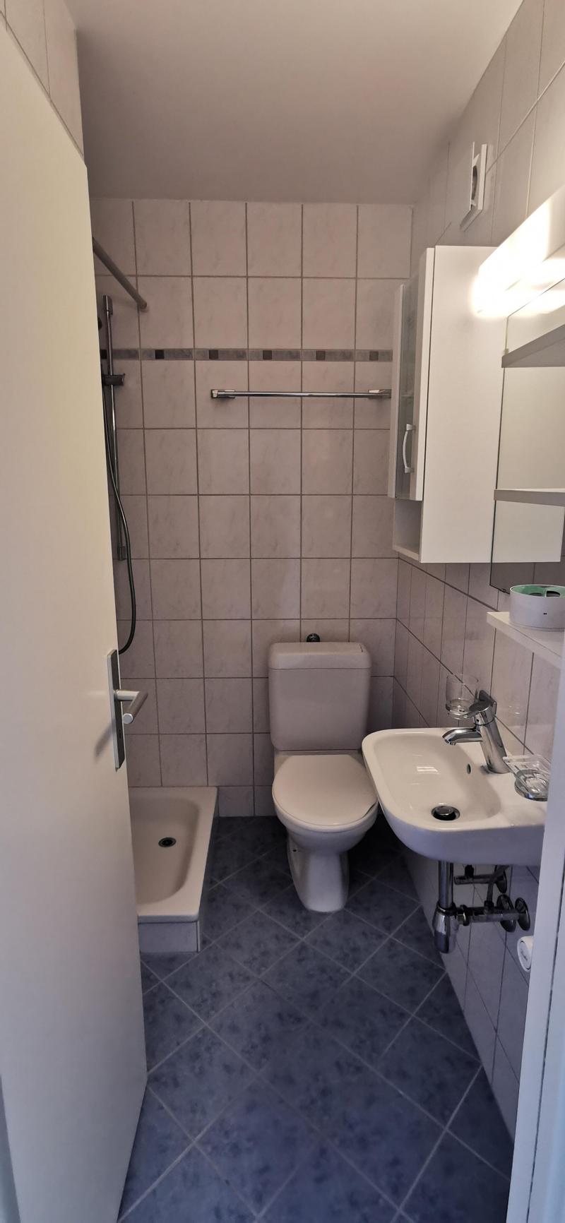 Appartement de 4 pièces, 78 m2, à Coffrane - Salle de bain