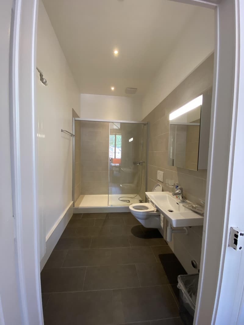 Local commercial de 5.5 pièces, 250 m2, à Neuchâtel - Salle de bain