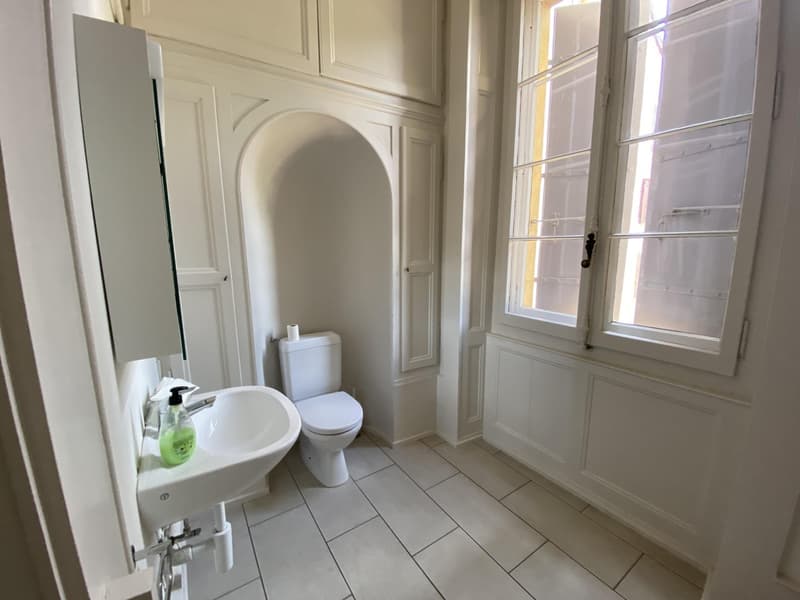 Local commercial de 5.5 pièces, 250 m2, à Neuchâtel - WC séparé