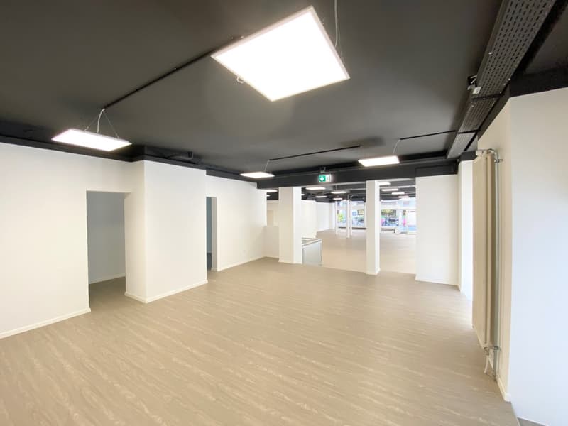Local commercial de 1 pièce, 364.32 m2, à Bienne - Séjour
