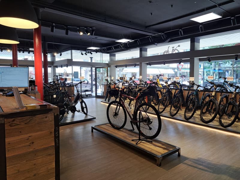 Local commercial de 1 pièce, 364.32 m2, à Bienne - Séjour