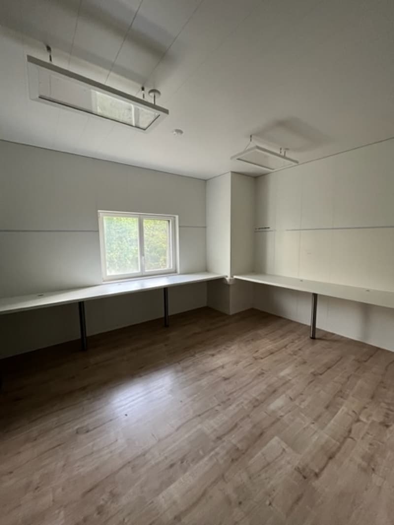 A vendre !!  Immeuble destiné à l'artisanat de 750m2 (3)