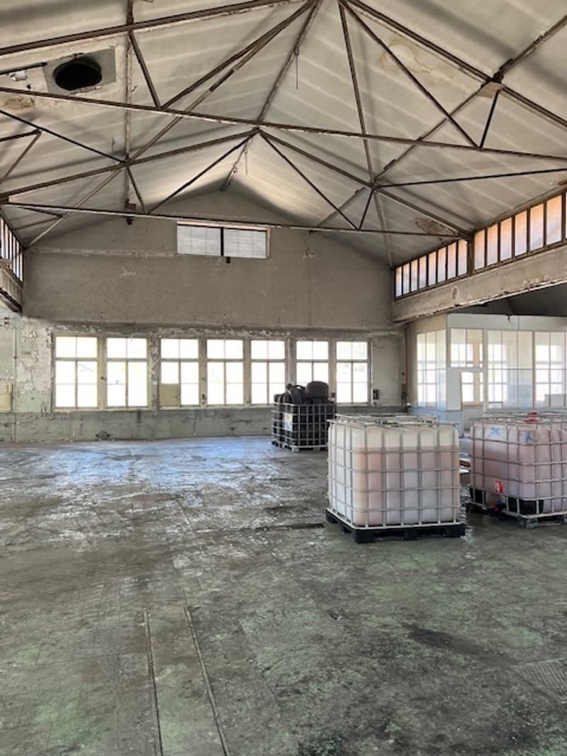 À louer : Espaces industriels à partir de 250 m² jusqu'à 5 000 m². (8)