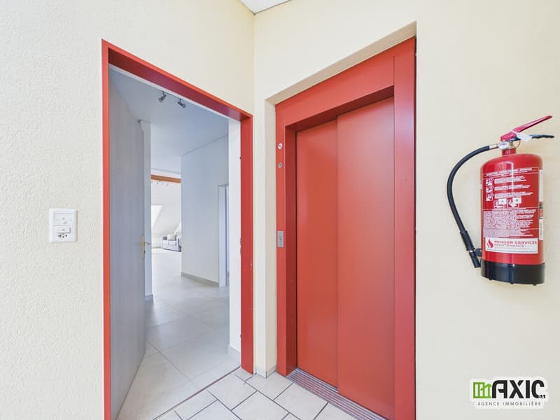 Spacieux duplex de 4 pièces en PPE au 2e étage à Alle (13)