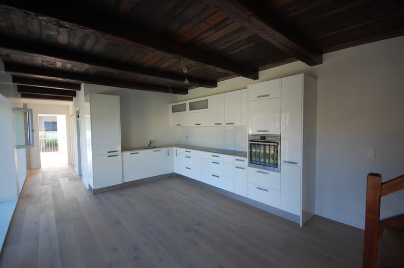 Superbe appartement de 4 pièces dans une ancienne ferme à Develier, disponible dès le 1er octobre. (7)