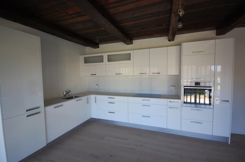 Superbe appartement de 4 pièces dans une ancienne ferme à Develier, disponible dès le 1er octobre. (8)