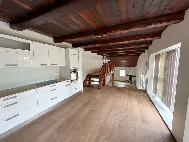 Superbe appartement de 4 pièces dans une ancienne ferme à Develier, disponible dès le 1er octobre. (5)