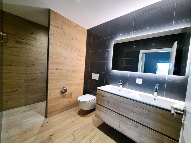 Splendide appartement en PPE haut standing de 5,5 pièces situé au dernier étage de l'immeuble (8)
