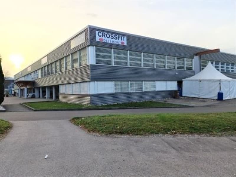 A louer dans grand complexe industriel, artisanal et admin. 3 surfaces de 407 m², 250 m² et 165 m² (6)