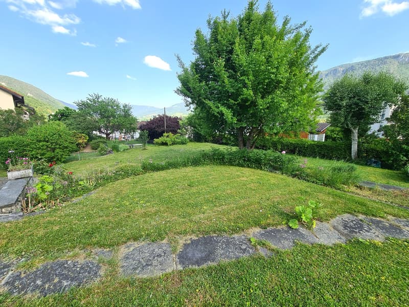 Très spacieuse et charmante villa idéalement bien située sur une grande parcelle de toute beauté (11)