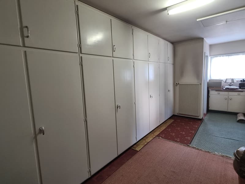 Très spacieuse et charmante villa idéalement bien située sur une grande parcelle de toute beauté (27)