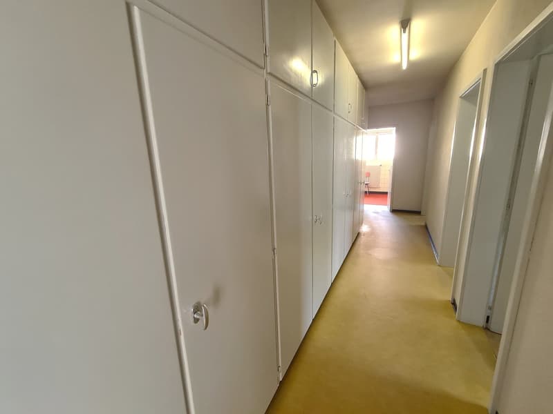 Très spacieuse et charmante villa idéalement bien située sur une grande parcelle de toute beauté (19)