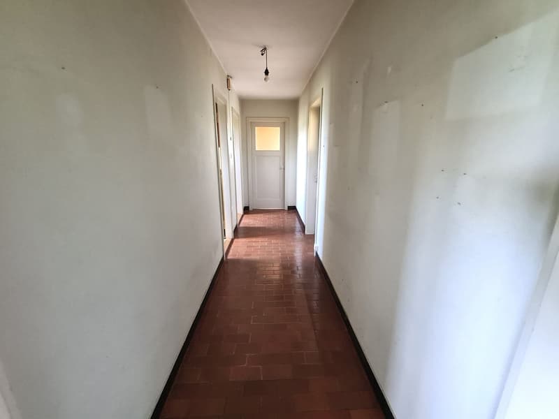 BASSECOURT - Charmante villa de 6,5 pièces à rénover idéalement bien située sur une jolie parcelle (23)