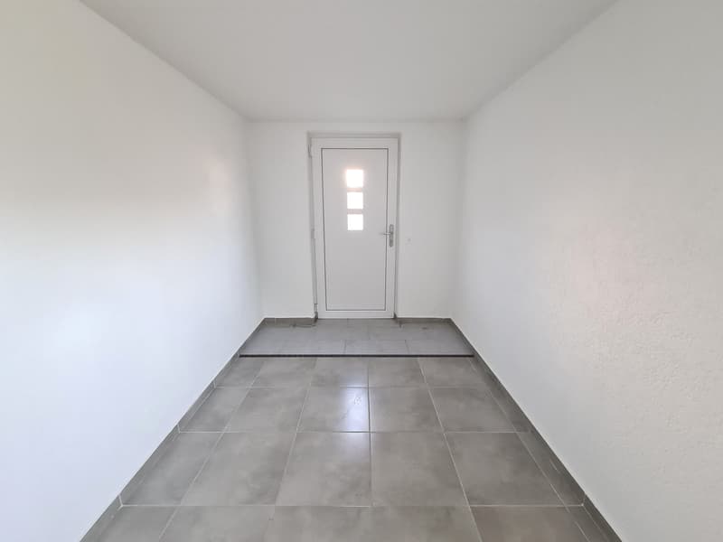 Très jolie et spacieuse villa idéalement bien située comprenant 3 appartements (23)