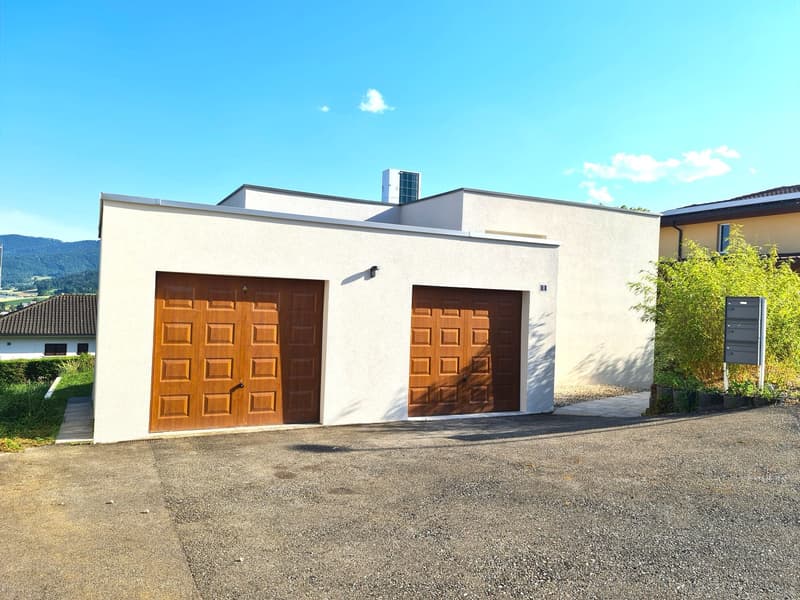 Très jolie et spacieuse villa idéalement bien située comprenant 3 appartements (7)