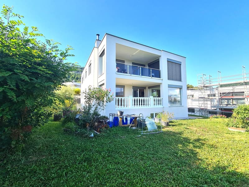 Très jolie et spacieuse villa idéalement bien située comprenant 3 appartements (2)