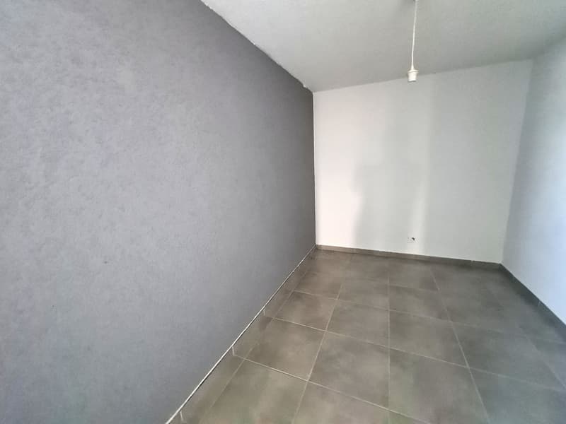 Très jolie et spacieuse villa idéalement bien située comprenant 3 appartements (28)