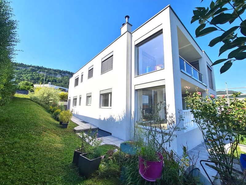 Très jolie et spacieuse villa idéalement bien située comprenant 3 appartements (1)