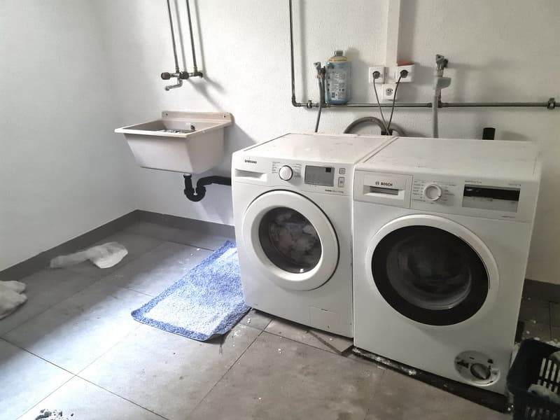 Très jolie et spacieuse villa idéalement bien située comprenant 3 appartements (32)