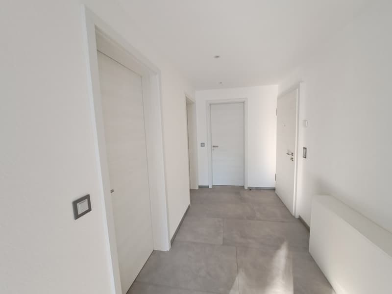 A louer magnifique appart. de 2,5 pièces dans immeuble comme neuf avec place de parc dans le garage (6)