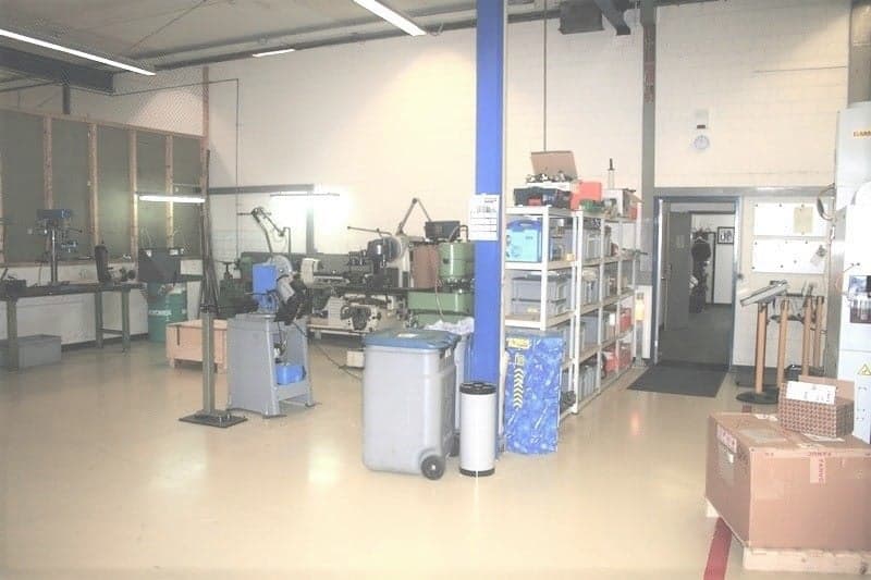 RENDEMENT NET EXCEPTIONNEL de 6,42% - Complexe industriel de 4554 m² rénové et loué à 33 entreprises (12)