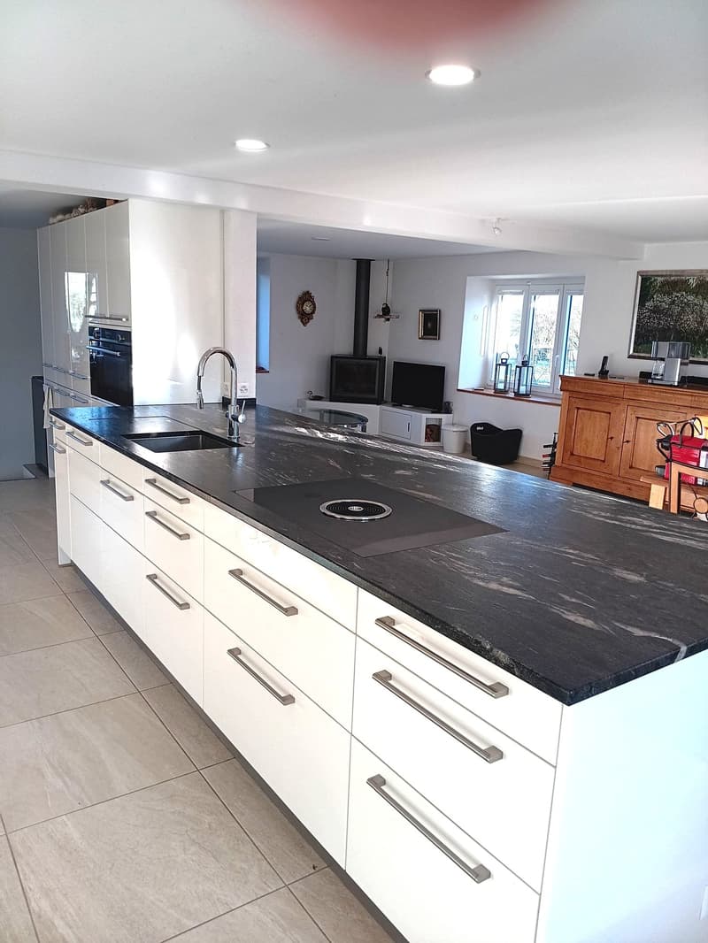 Offre exceptionnelle et très rare - Magnifique ferme villageoise totalement rénovée sur 4'385 m² (19)
