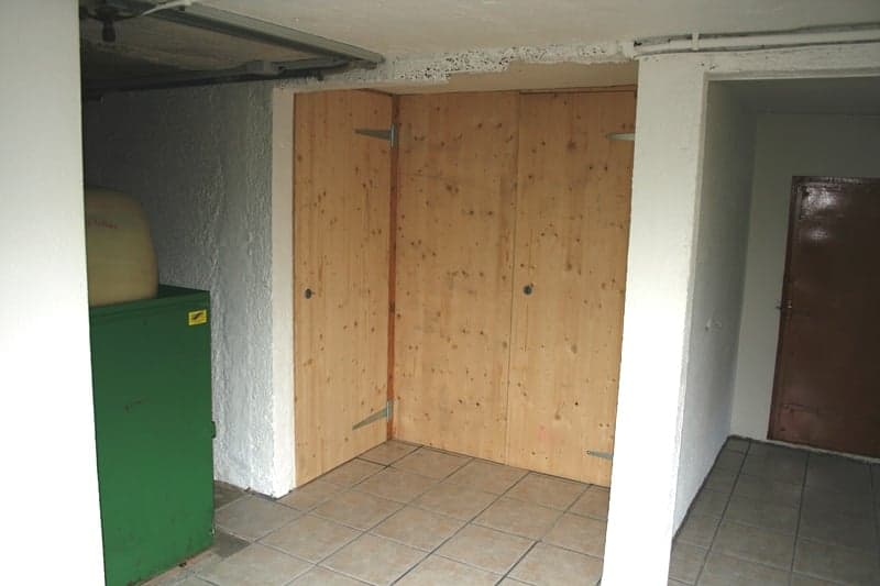 A louer charmant appartement de 3,5 pièces au rez-de-chaussée d'un petit immeuble (10)