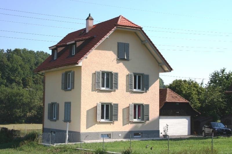 A louer charmant appartement de 3,5 pièces au rez-de-chaussée d'un petit immeuble (11)