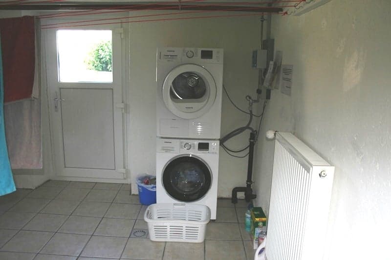 A louer charmant appartement de 3,5 pièces au rez-de-chaussée d'un petit immeuble (9)