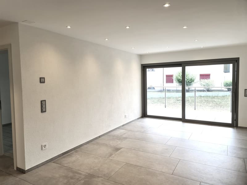 A louer magnifique appart. de 2,5 pièces dans immeuble comme neuf avec place de parc dans le garage (3)